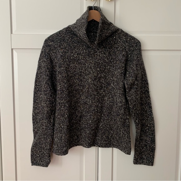 Hugo Boss Sweaters - Hugo Boss 100% Cashmere Turtleneck Sweater